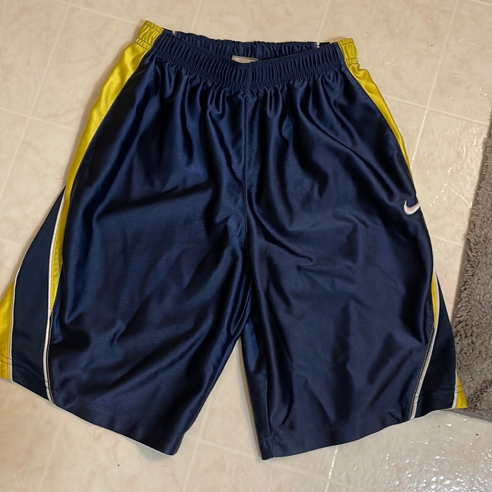 Nike shorts size s
